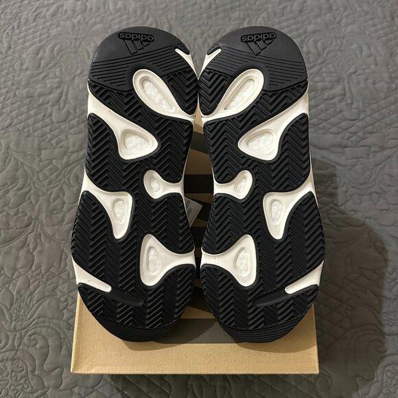 Adidas Yeezy Boost 700 V1 Wave Runner Size 10.5 - Picture 6 of 7